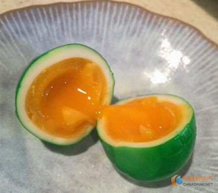 敢吃嗎？島國(guó)人竟用飲料煮出綠色雞蛋！