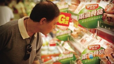 作為中國的肉制品生產巨頭，雨潤食品正在遭遇前所未有的困境。其全資附屬公司南京雨潤發(fā)行的“15雨潤CP001”短期融資券已構成違約。更糟糕的是，兩個月后，南京雨潤于2013年5月10日發(fā)行的為期三年的10億元中票也將到期，能否如期償還尚不確定。