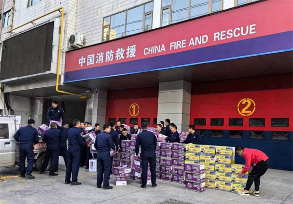 康師傅給甘肅災區(qū)捐贈物資