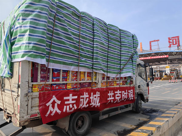 康師傅給甘肅災區(qū)捐贈物資